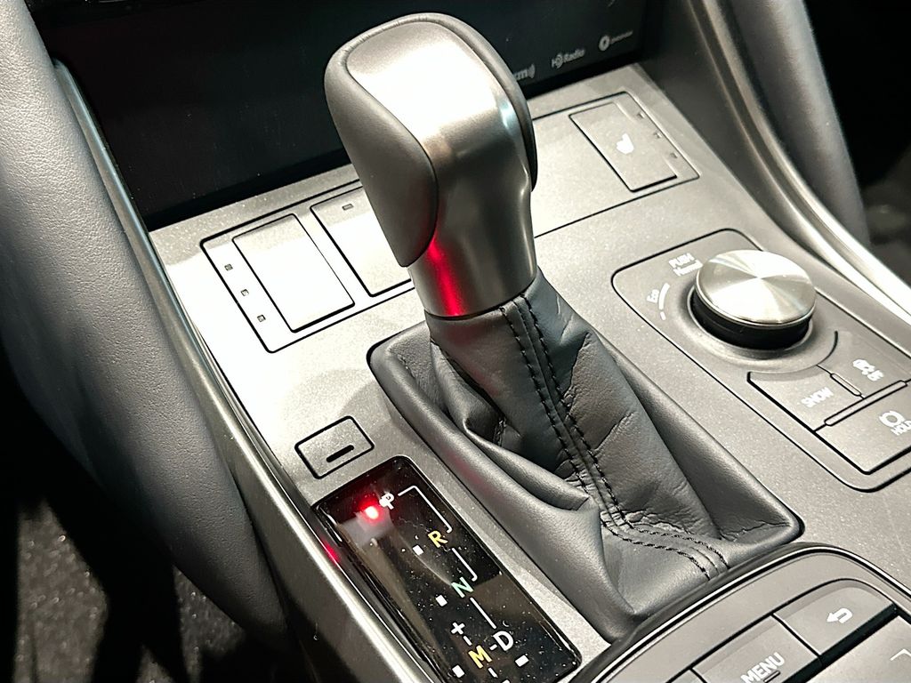 2025 Lexus IS 350 14