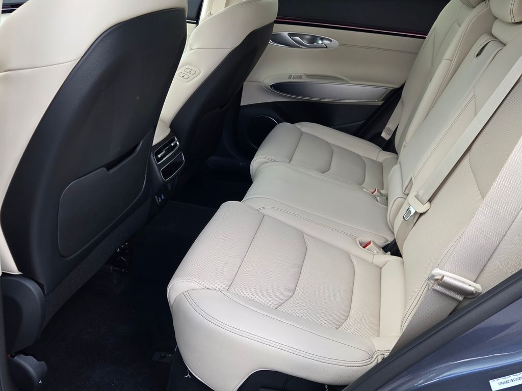 2027 Genesis Gv70