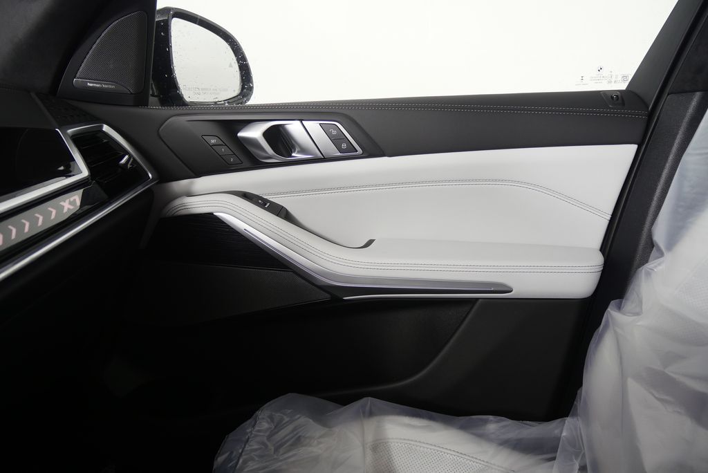 Thumbnail: 2026 BMW X7 - 25