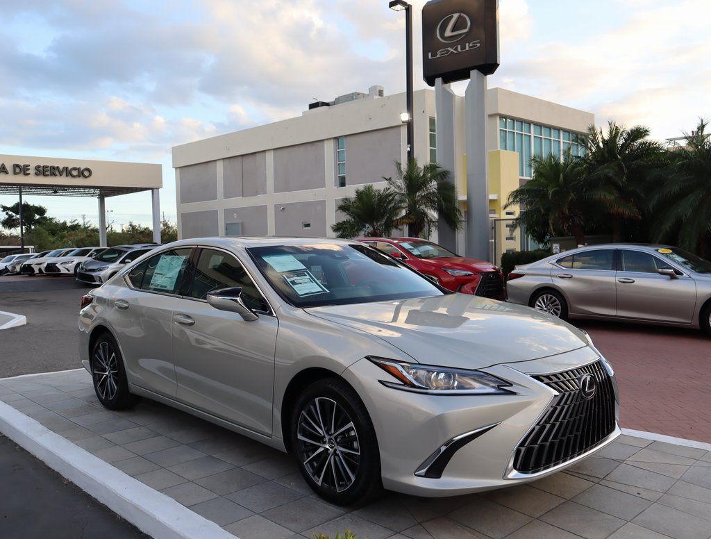 Thumbnail: 2025 Lexus ES - 3