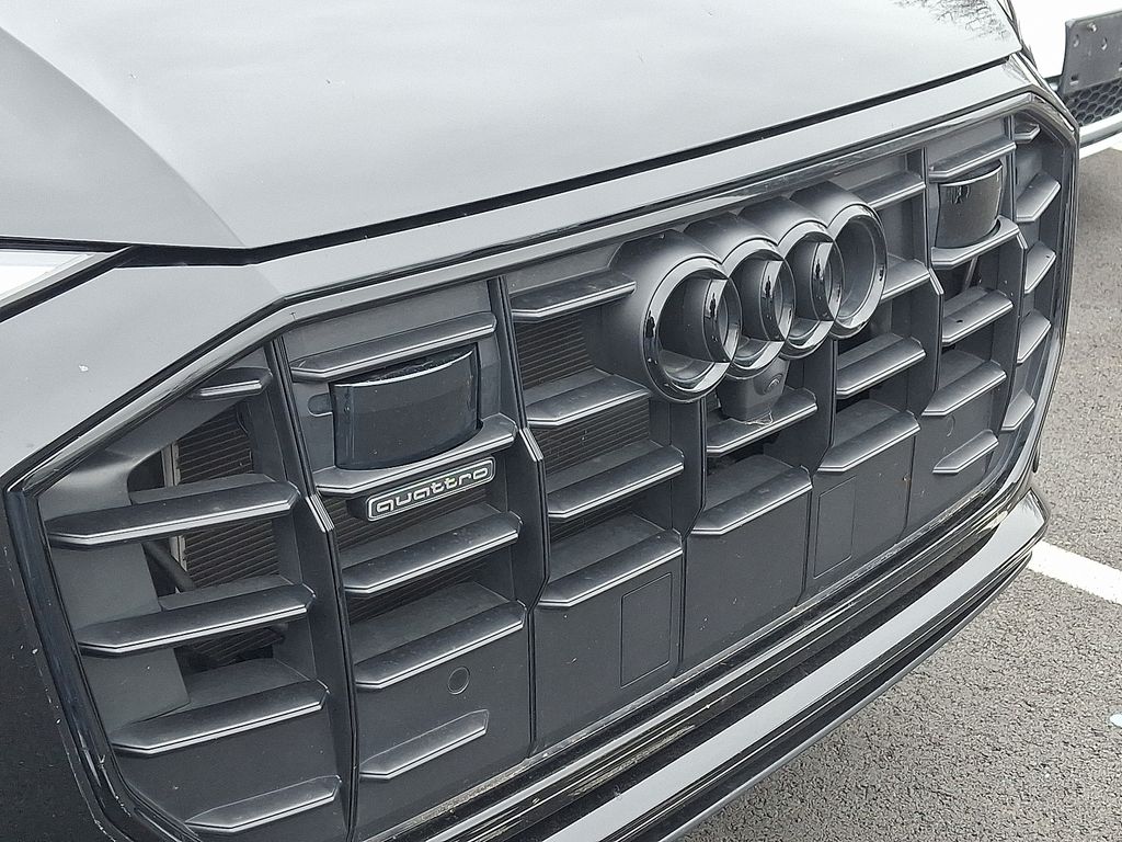 Thumbnail: 2023 Audi Q8 - 4