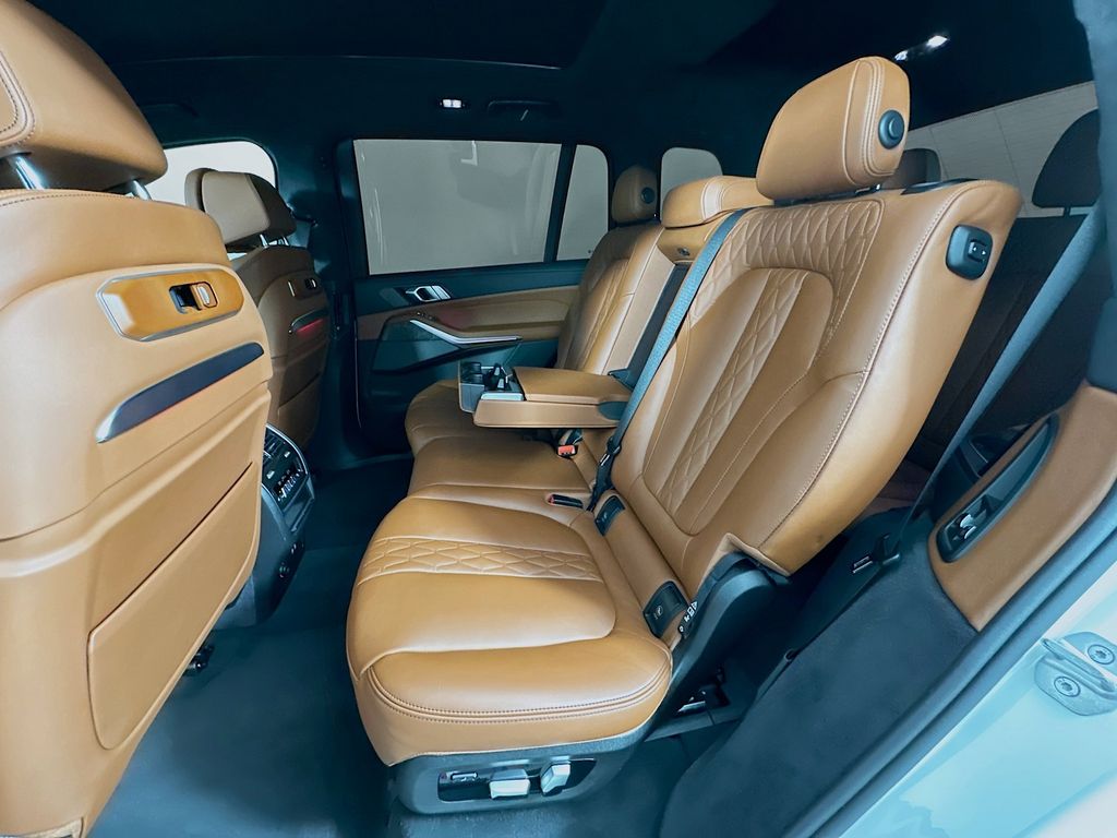 Thumbnail: 2025 BMW X7 - 25