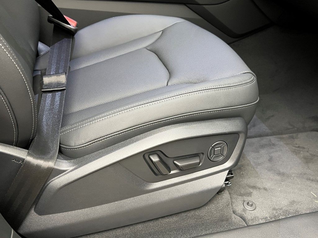 Thumbnail: 2026 Audi Q8 - 12