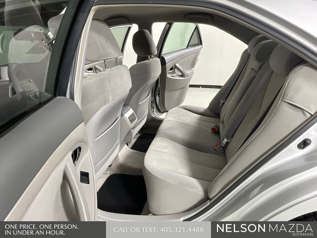 Used 2008 Silver Toyota LE image 12