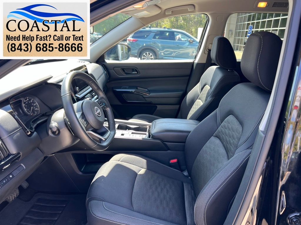 2024 Nissan Pathfinder SV - 8