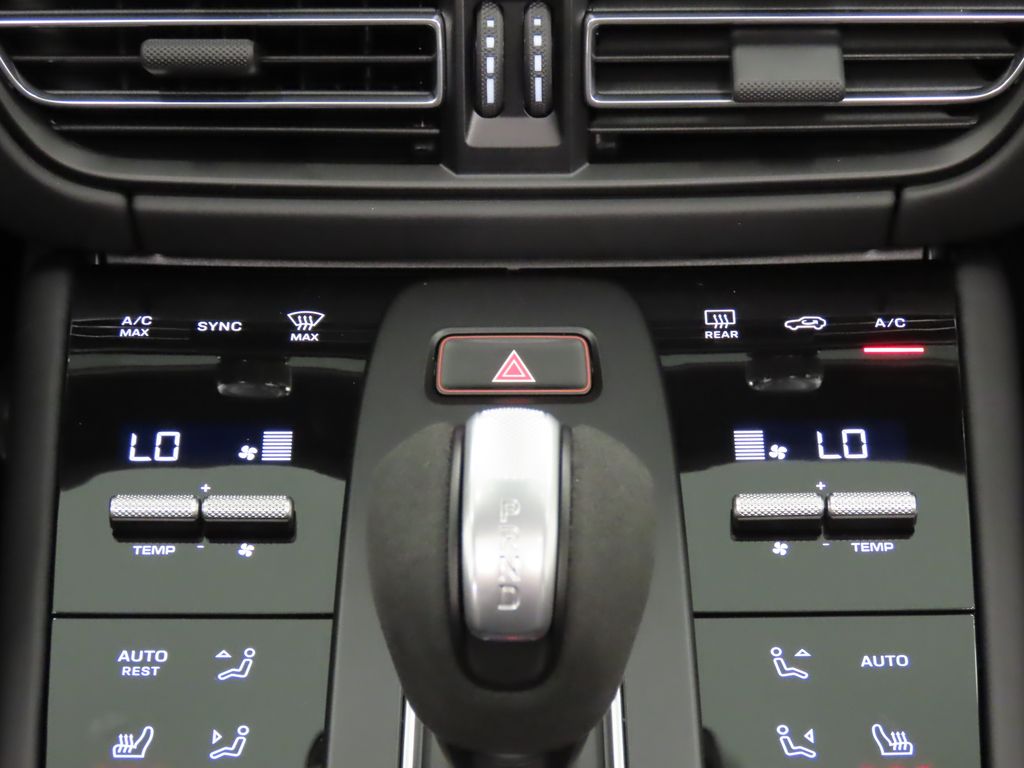 Thumbnail: 2025 Porsche Macan - 27