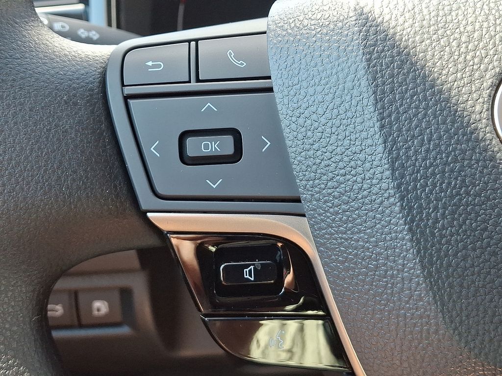 Thumbnail: 2025 Toyota Camry - 21