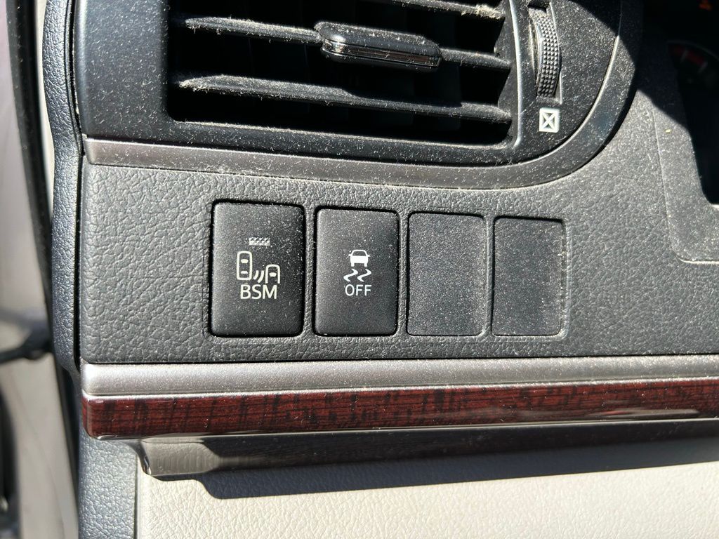 Thumbnail: 2012 Toyota Camry - 18