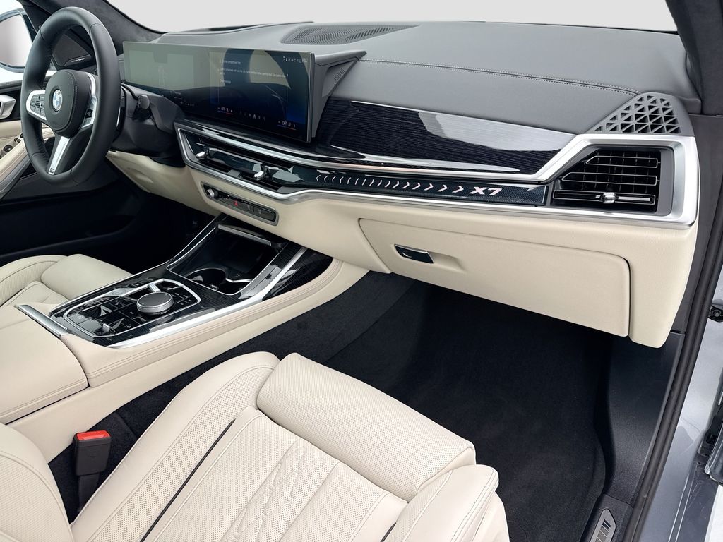 Thumbnail: 2027 BMW X7 - 16