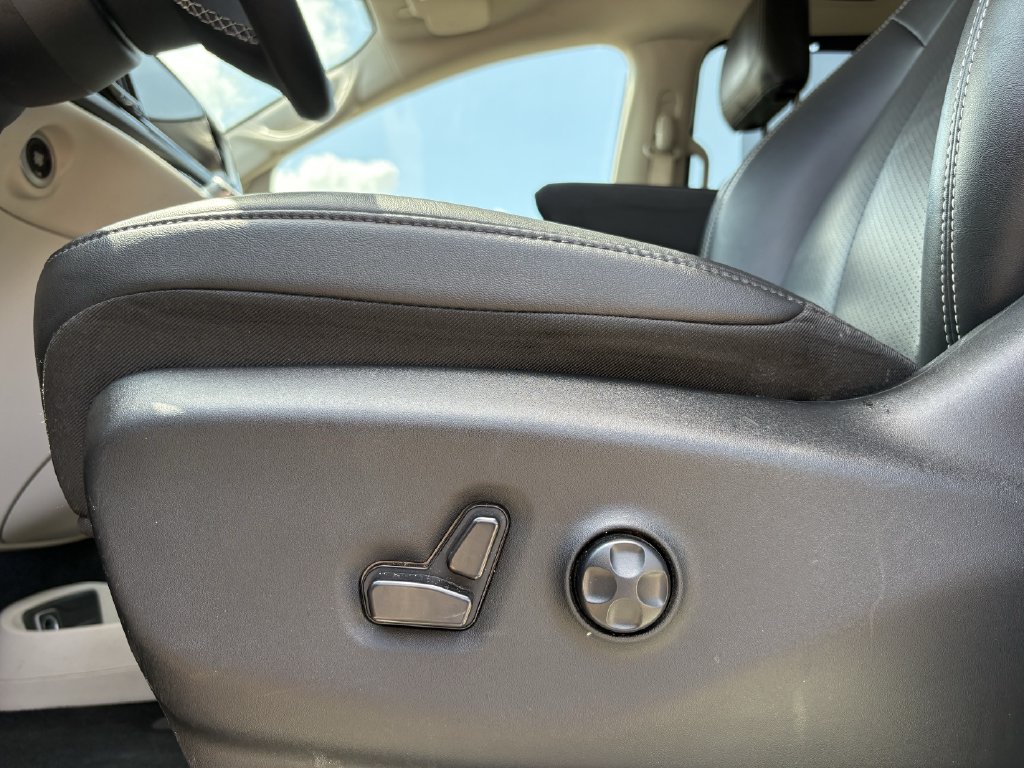 2024 Chrysler Pacifica Touring L - 11