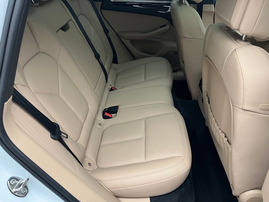 Thumbnail: 2025 Porsche Macan - 32