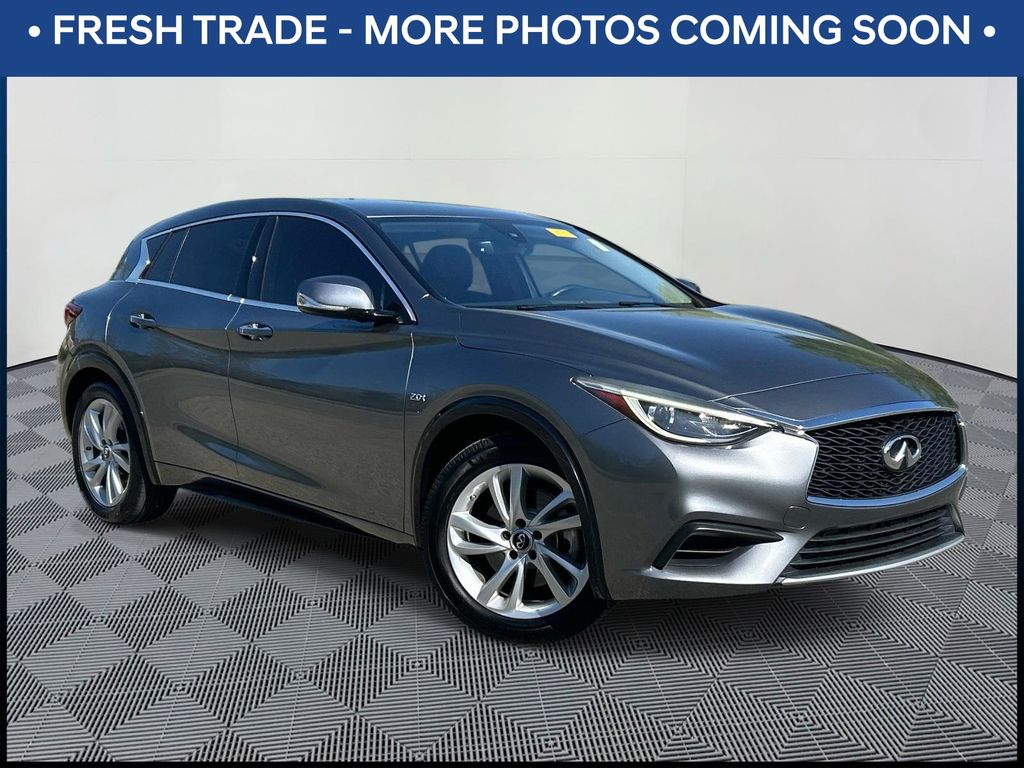 2018 INFINITI QX30 Luxury FWD