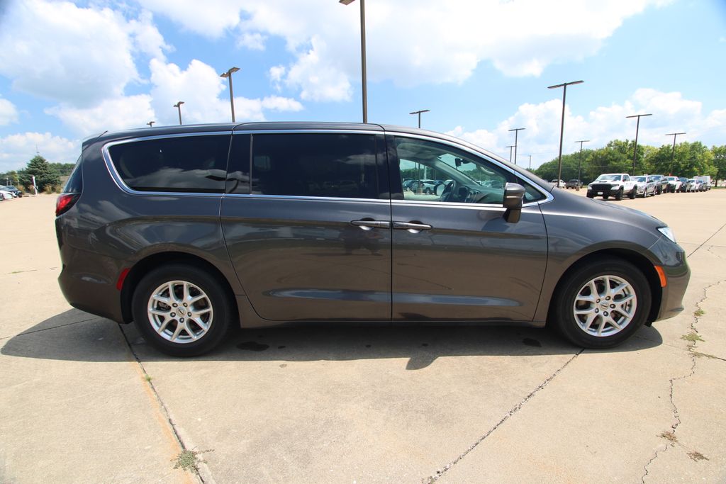 Used 2023 Chrysler Pacifica Van