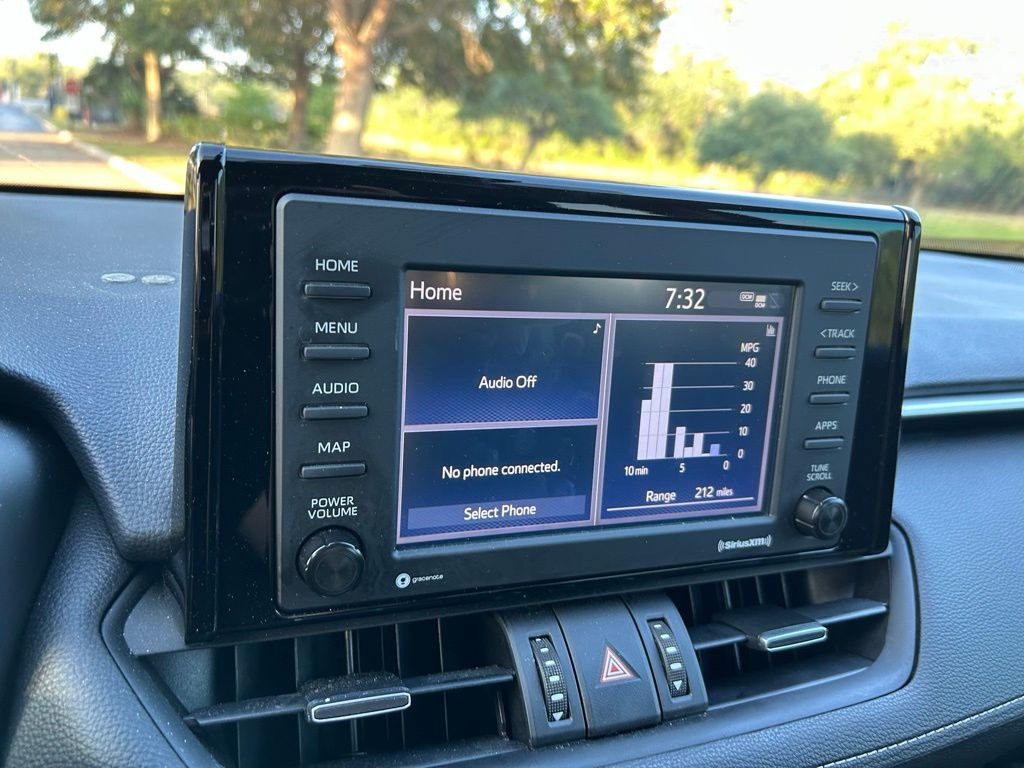 2022 Toyota RAV4 XLE Premium 24