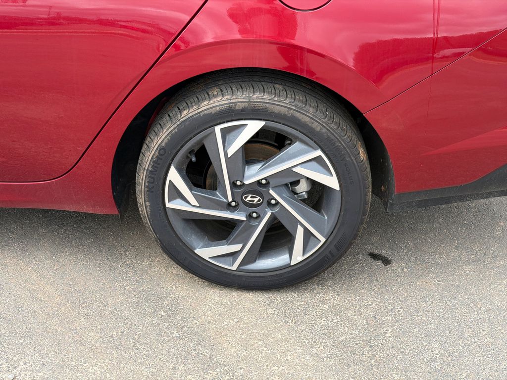 Used 2025 Red Hyundai SEL Sport image 16