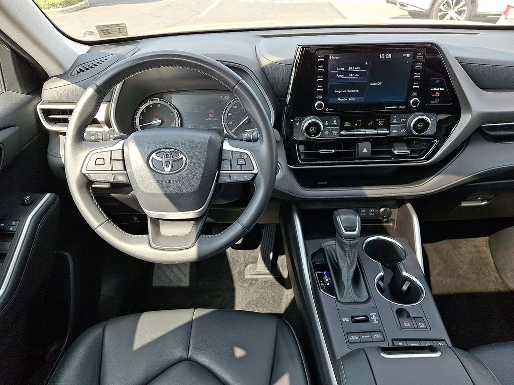 Thumbnail: 2022 Toyota Highlander - 14
