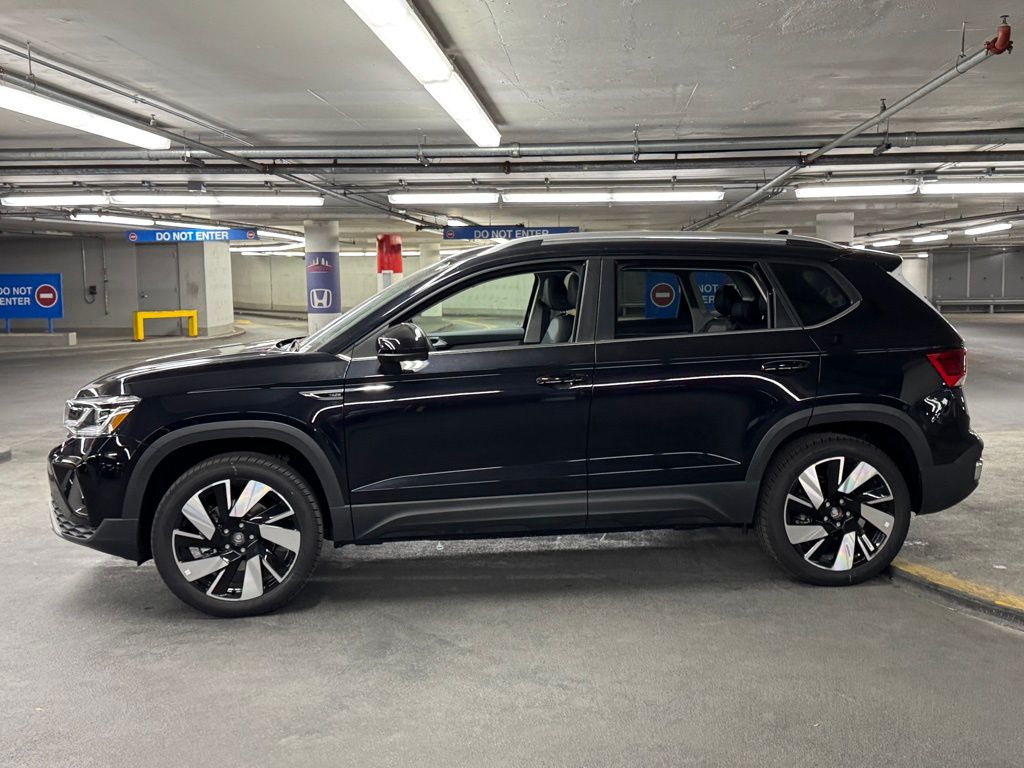 2024 Volkswagen Taos 1.5T SEL 31