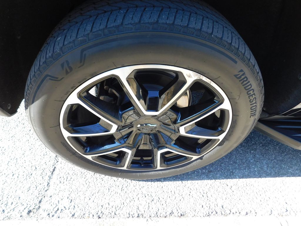 Thumbnail: 2023 Chevrolet Tahoe - 8