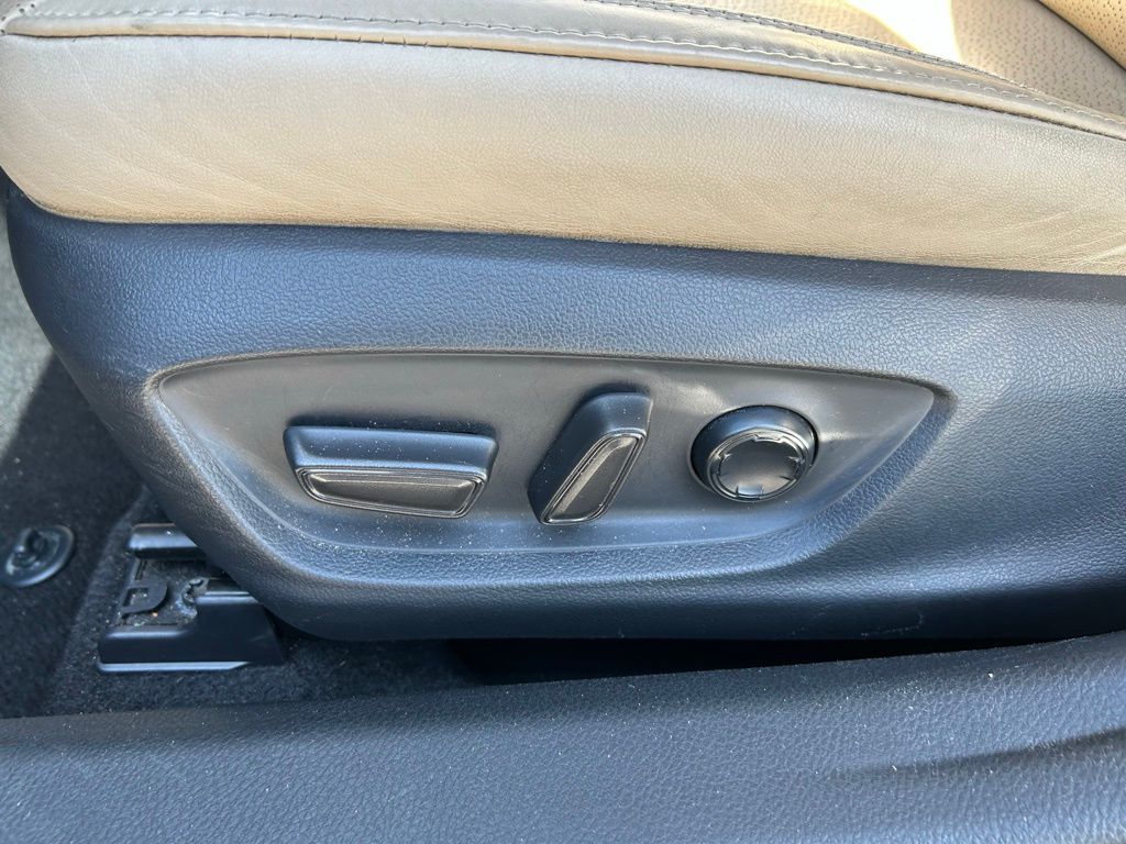 Thumbnail: 2019 Toyota Avalon - 16