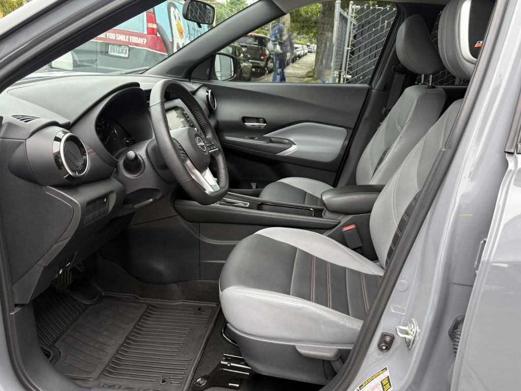 2023 Nissan Kicks SR