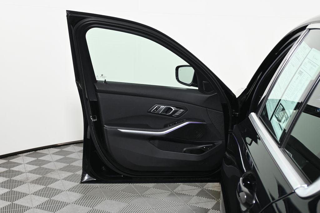 Thumbnail: 2021 BMW 3 Series - 28