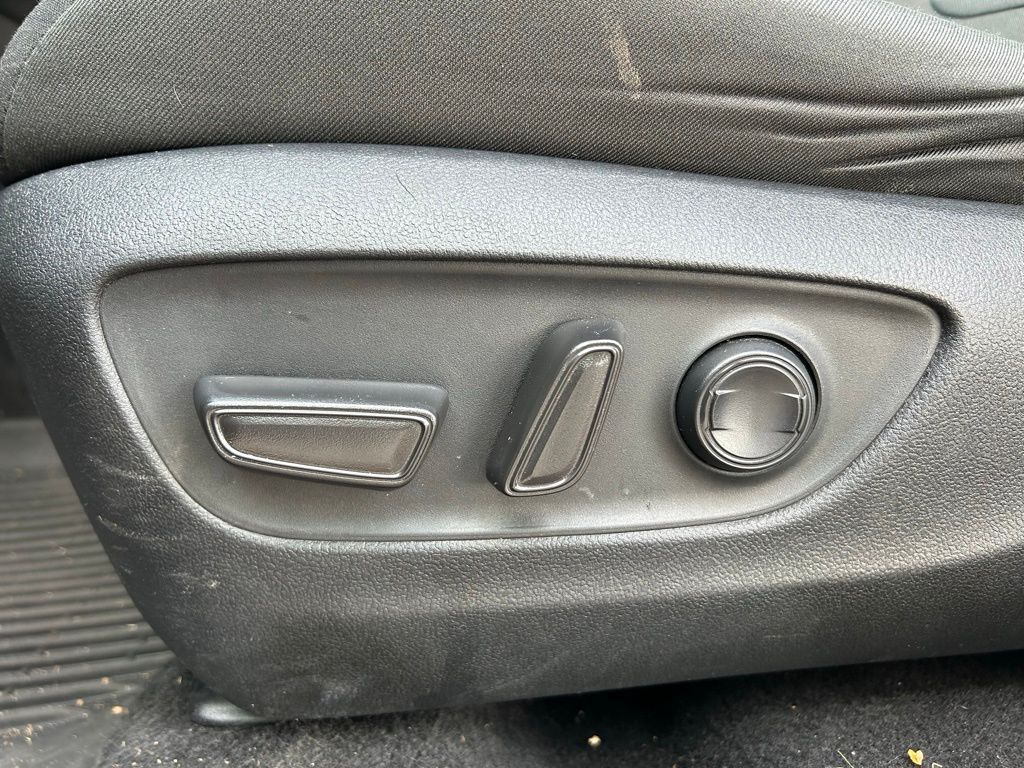 Thumbnail: 2023 Toyota RAV4 - 16