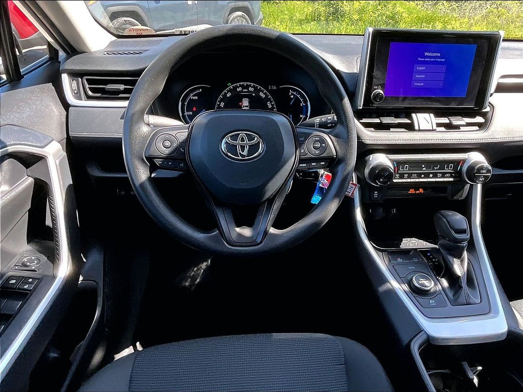 2024 Toyota RAV4 Hybrid — photo 17
