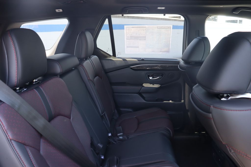 2025 Honda Pilot Black Edition 17