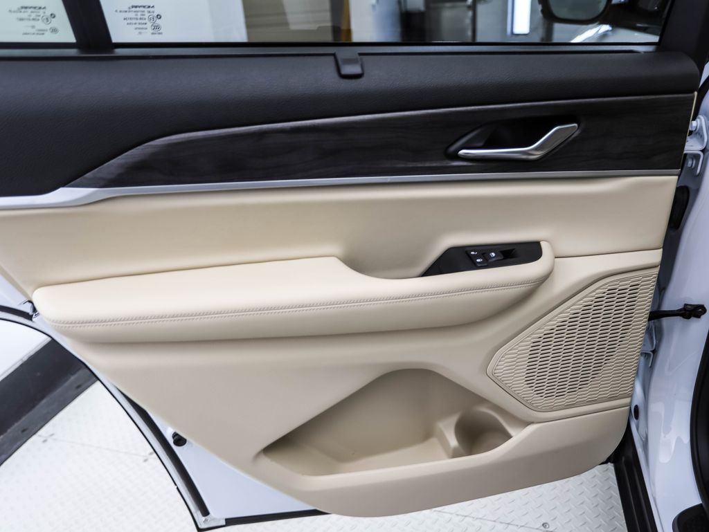 2023 Jeep Grand Cherokee L Limited Edition 18