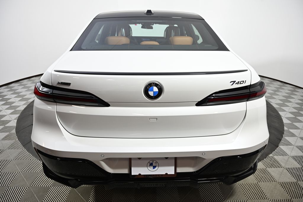 Thumbnail: 2026 BMW 7 Series - 4
