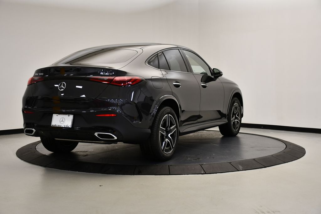2025 Mercedes-Benz GLC 300 5