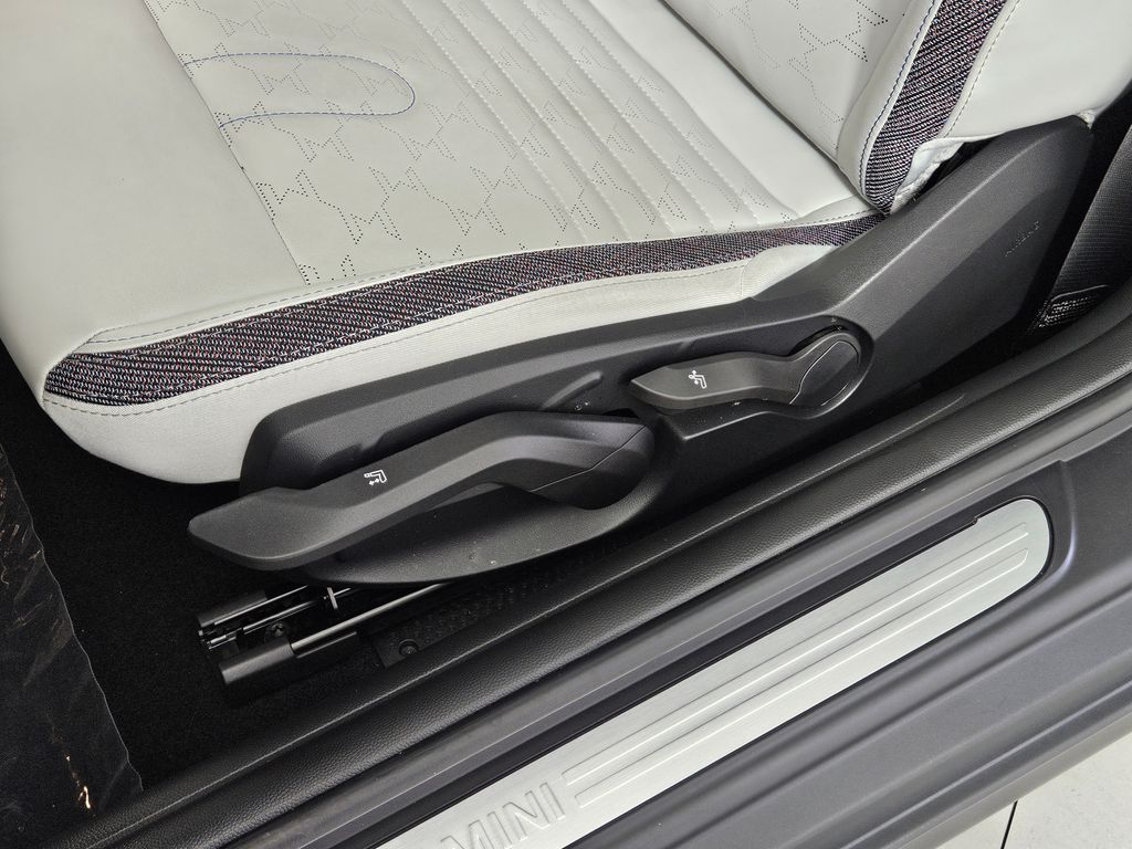 Thumbnail: 2025 MINI Cooper - 24