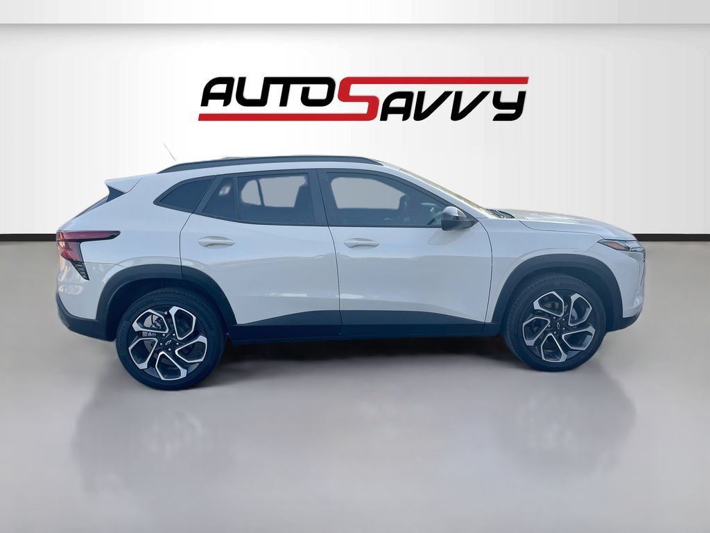 Used 2026 White Chevrolet 2RS image 8