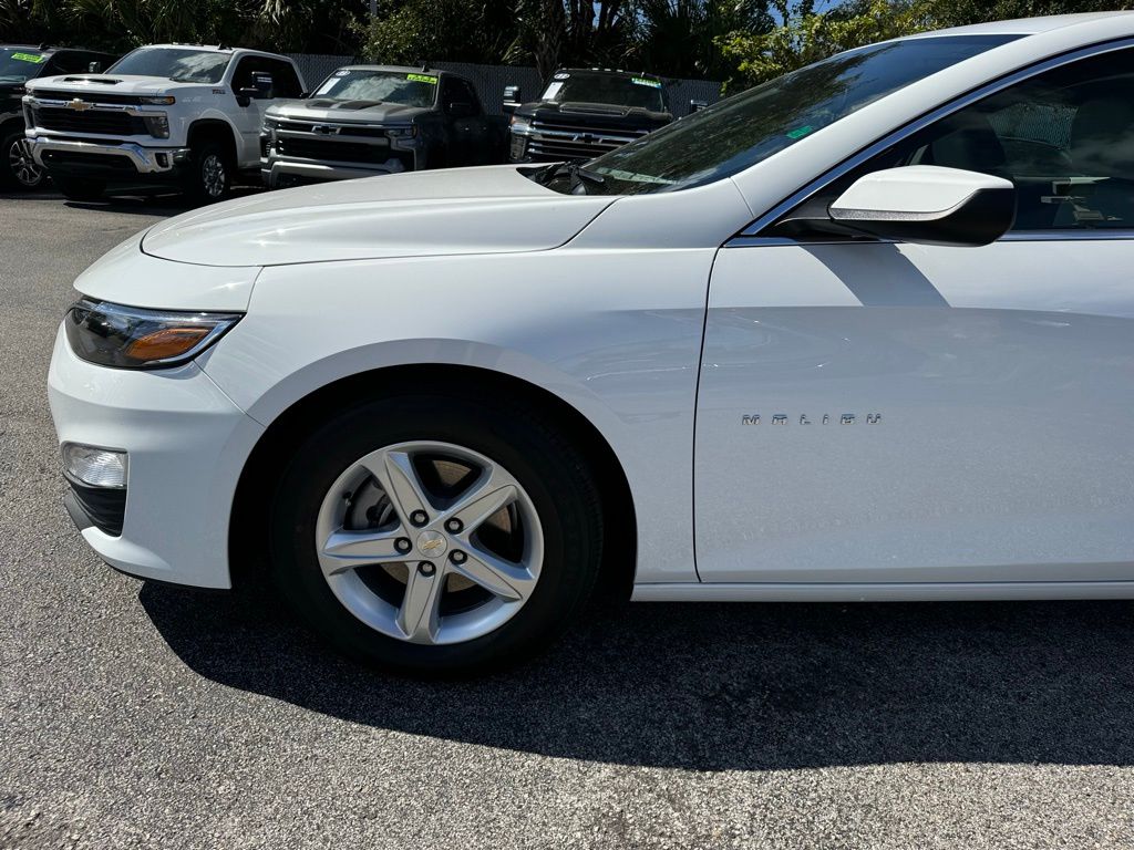 2025 Chevrolet Malibu LS 11