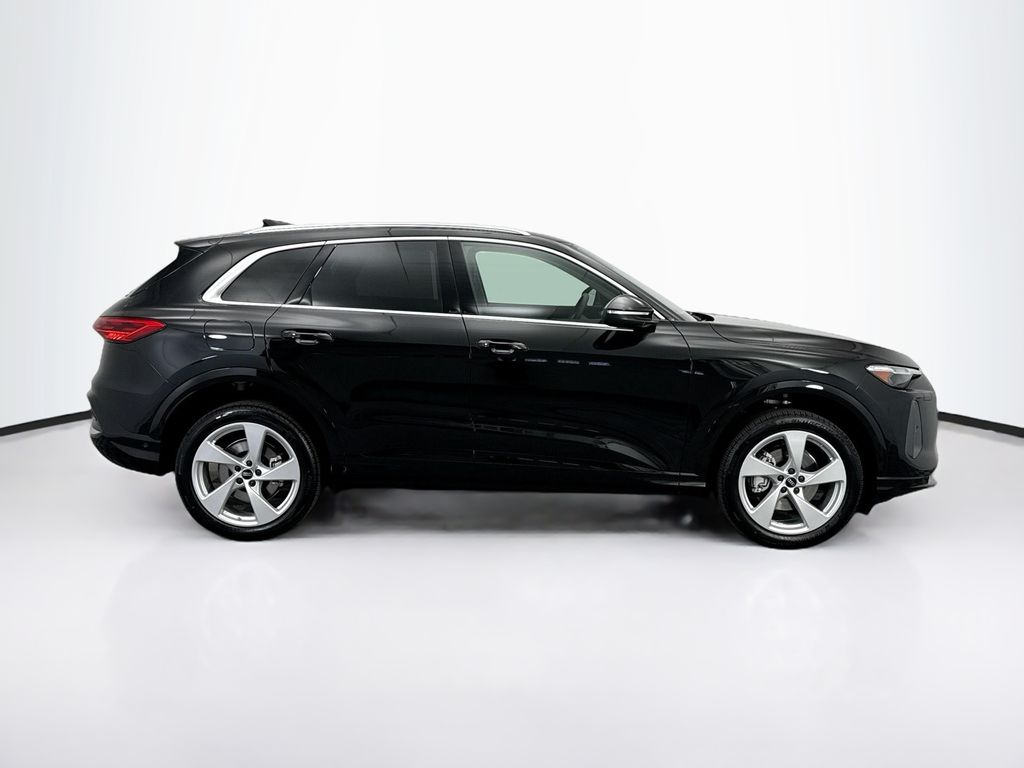Thumbnail: 2025 Audi Q5 - 4