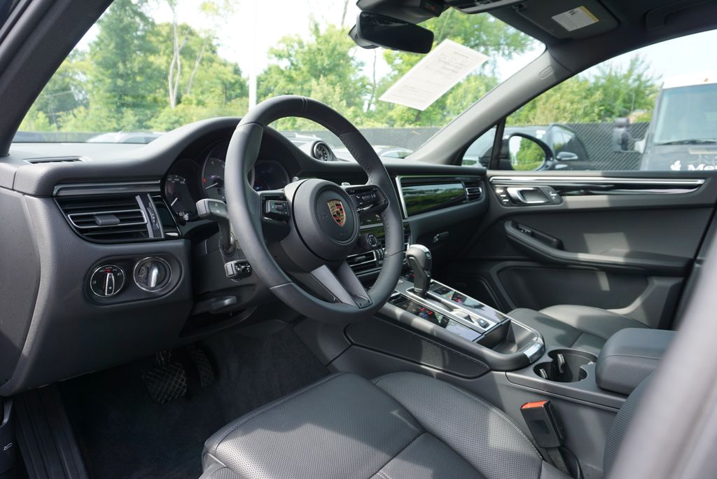 Thumbnail: 2023 Porsche Macan - 26