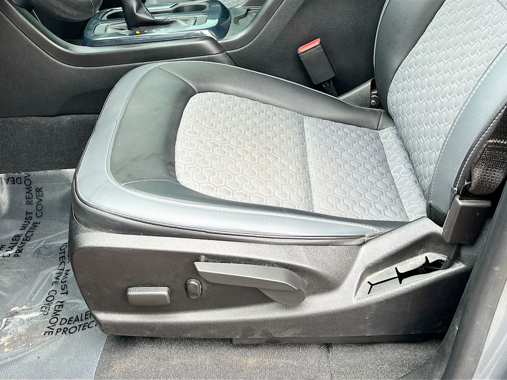 Used 2021 Gray Chevrolet Z71 image 17