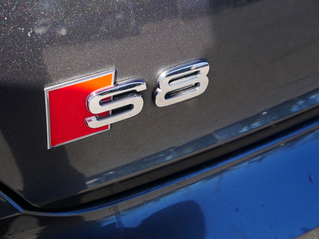 Thumbnail: 2020 Audi S8 - 9