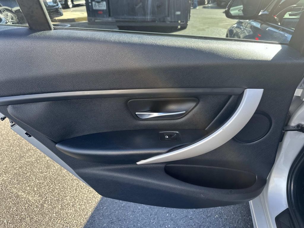 Thumbnail: 2014 BMW 3 Series - 28