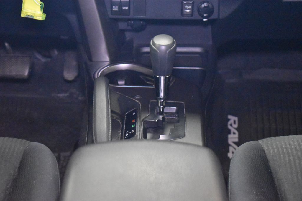 Thumbnail: 2018 Toyota RAV4 - 18