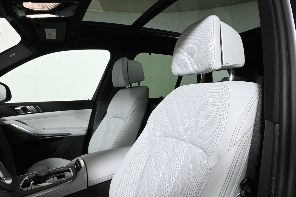 Thumbnail: 2026 BMW X5 - 16