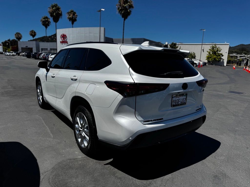 Used 2022 Toyota Highlander Hybrid SUV
