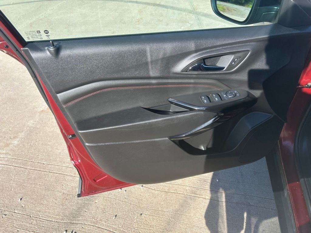 Used 2025 Chevrolet Trax SUV