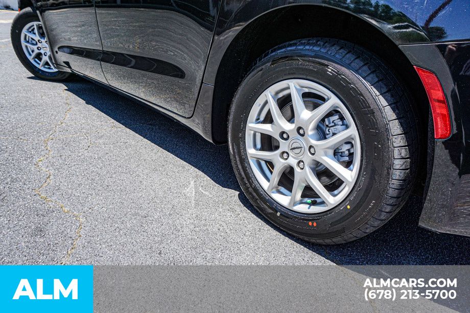 2023 Chrysler Voyager LX - Photo 15