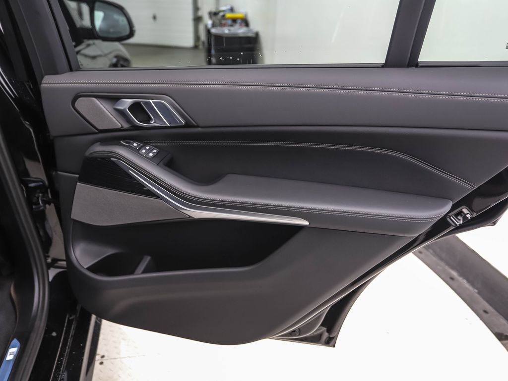 Thumbnail: 2026 BMW X7 - 28