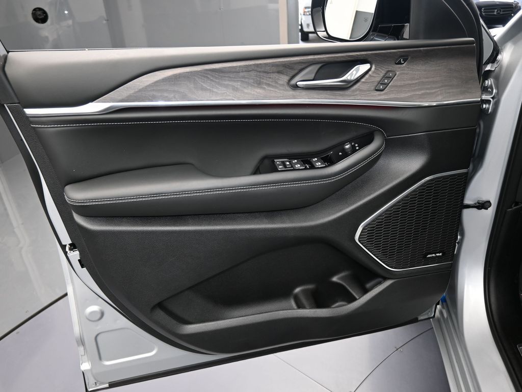 Used 2024 Silver Zynith Jeep Overland image 12