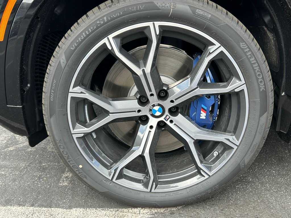 2025 BMW X5 M60i 9