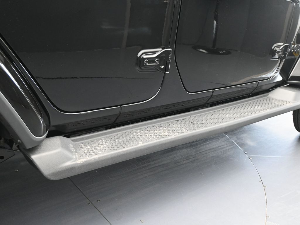 New 2025 Black Clearcoat Jeep Sahara image 38