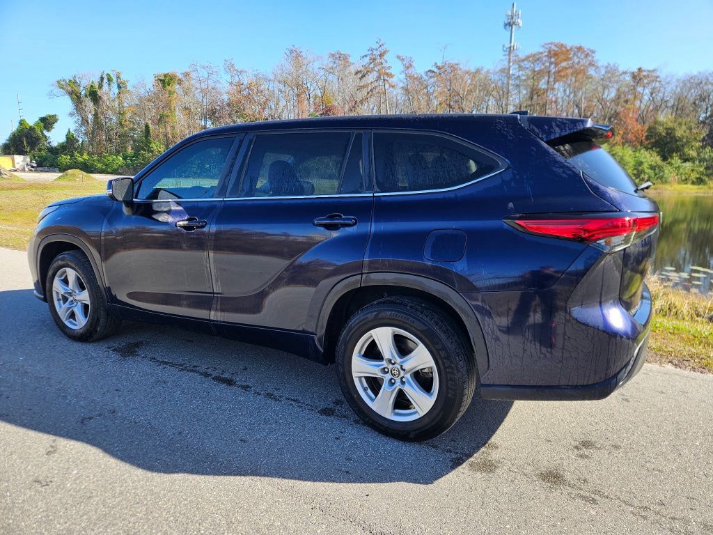 Thumbnail: 2023 Toyota Highlander - 3