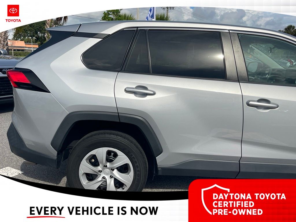 2024 Toyota RAV4 LE - Photo 8